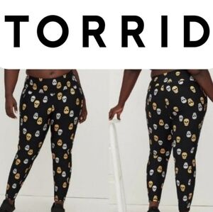 NWT TORRID Black Glowing Skulls Leggings size 3 (3x, 22-24)